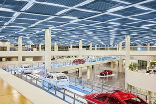 探秘工業(yè)之美 青少年寶馬工廠之行，手繪夢想與光影的交織